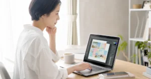 AIデザインツールでSNS投稿画像を作成する副業ワーカーのイメージ画像